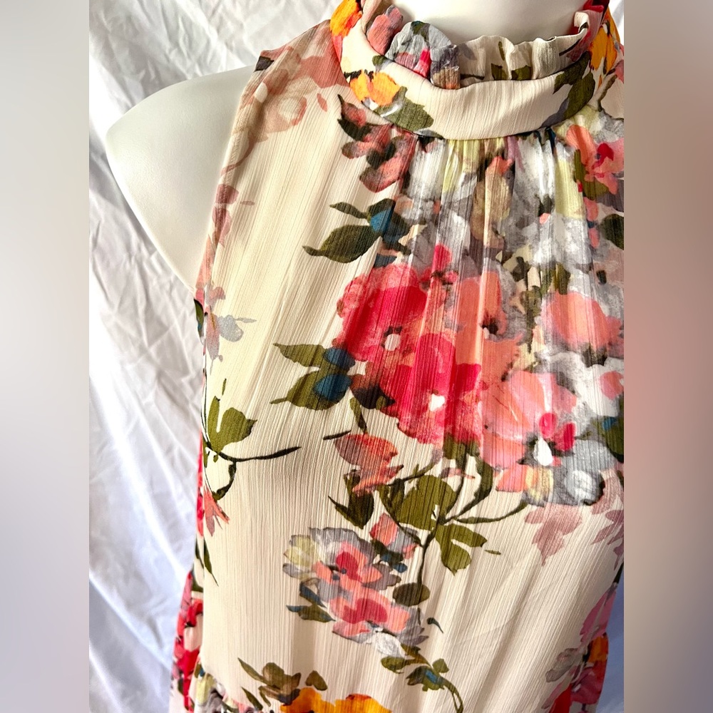 Bleecker 126 Watercolor Floral Chiffon High
Neck Baby Doll Dress. Size small‎ - Picture 10 of 16